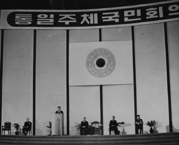 박근혜 대통령의 '진실한 사람'발언은 박정희 시대의 유신정우회를 떠올리게 한다 | 인스티즈