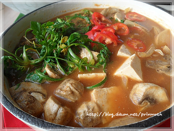 천연 조미료로 맛을 낸 냉이 된장 찌개~~