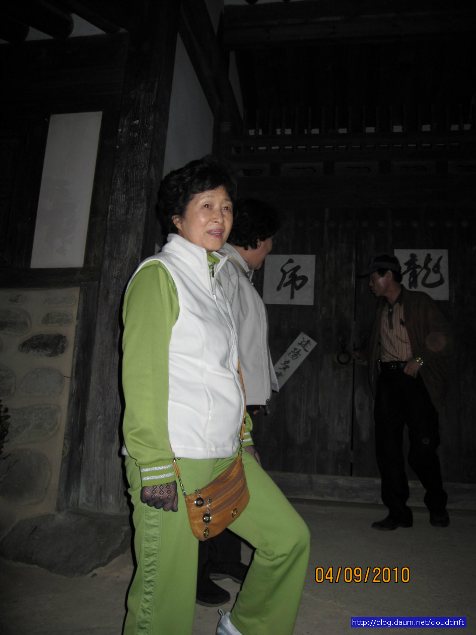 벚꽃이 흐드러진 섬진강 꽃길을 따라 가본 최참판댁