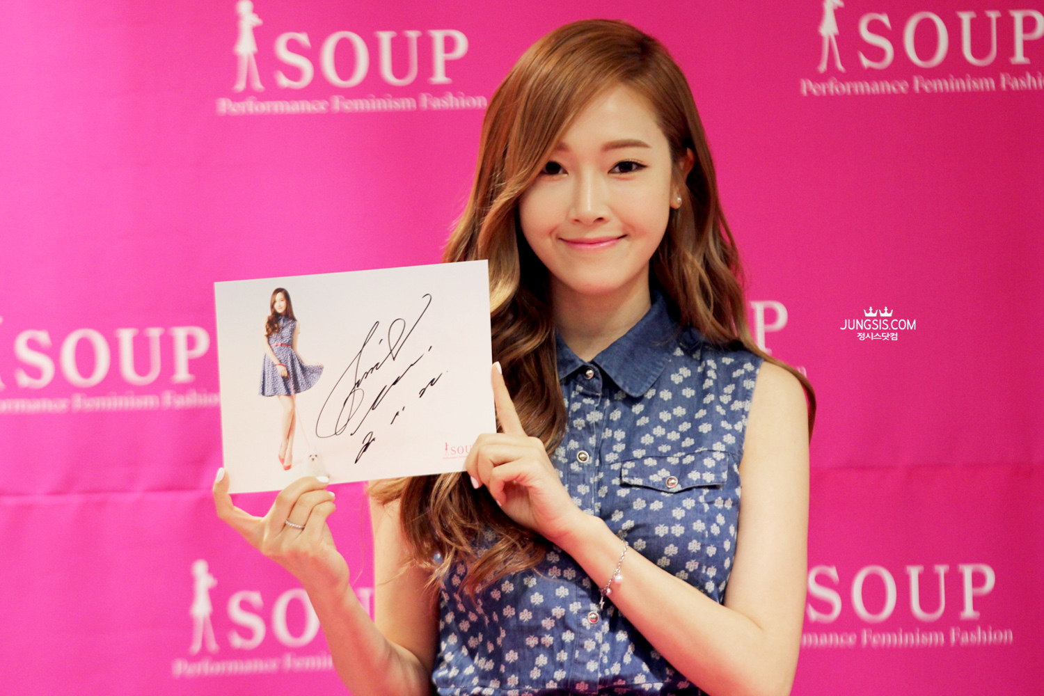 [PIC][04-04-2014]Jessica tham dự buổi fansign cho thương hiệu "SOUP" vào trưa nay - Page 3 21105F4153A449C733F35D