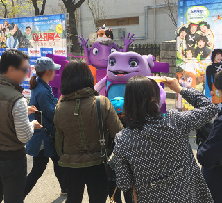 우주 최강 춤꾼! 댄서 '오' 여의도 봄꽃축제 상륙!