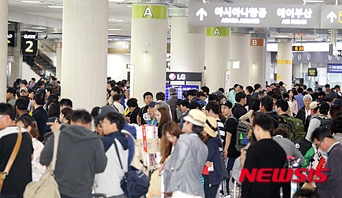 제주공항 강풍에...결항