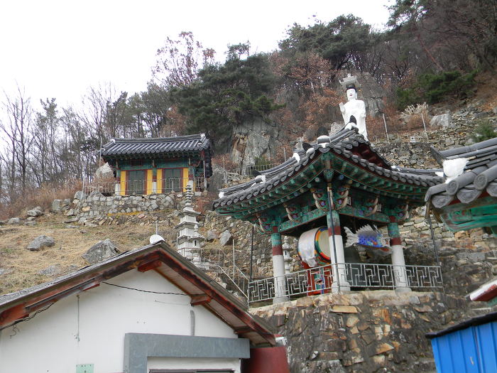 전주시내를 굽어보는 동고산 동고사