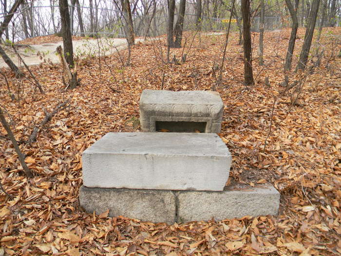 초안산 매봉(녹천정), 내시 승극철부부묘