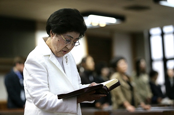 “여성 인권·민주화 위해 한길 걸었다고 기억해주길” / 한겨레