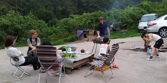 사진찍기 참 힘들다 아들아!!!!    -     단렌즈의 불편함