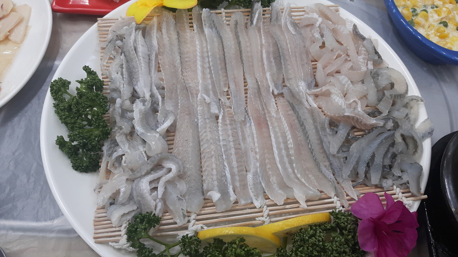  ( 2019 - 제 24호 )  부산 동래구 맛집 [ 일만오천횟집의 돌솥밥 상차림과 봄도다리회 ]