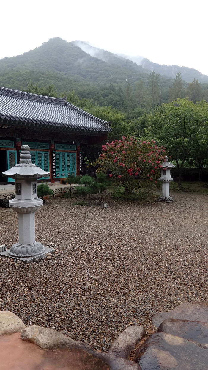 양산 신흥사에서 비오는날의 수채화 