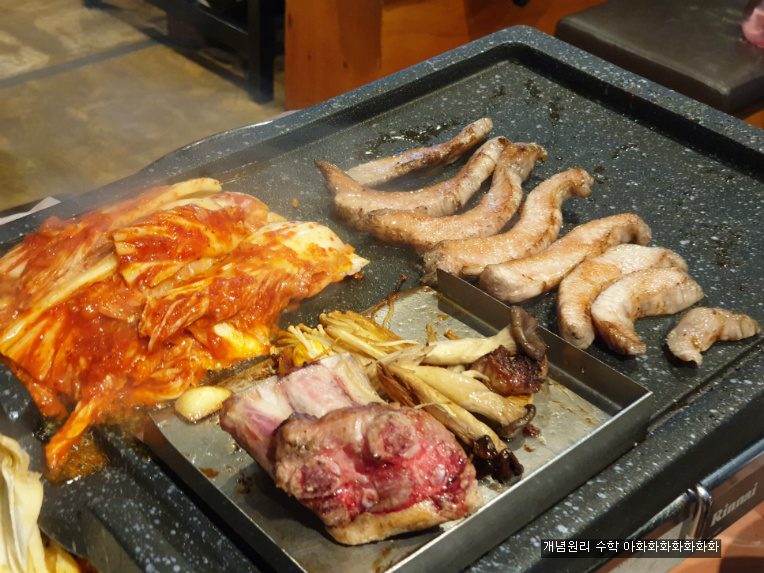 하남돼지집 (삼겹살, 목살, 갈빗살, 항정살 with 테라 + 단골 서비스) | 음식 갤러리 하남돼지집 (삼겹살, 목살, 갈빗살, 항정살 with 테라 + 단골... 